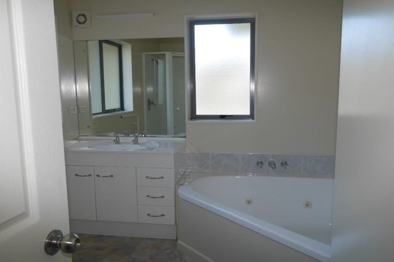 Photo of property in 151 Realm Drive, Paraparaumu, 5032