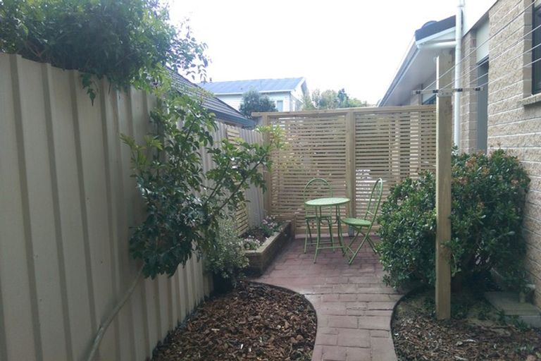 Photo of property in 2a Te Uruhi Grove, Paraparaumu, 5032
