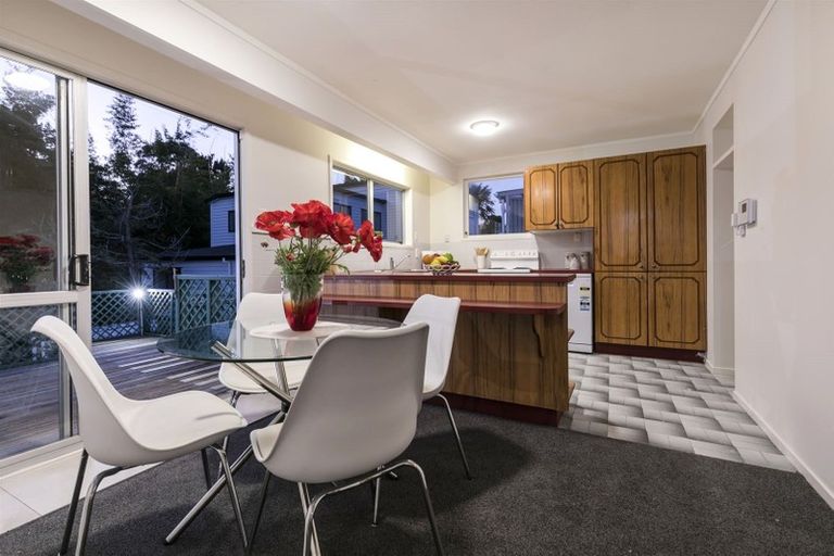 Photo of property in 37 Vina Place, Massey, Auckland, 0614