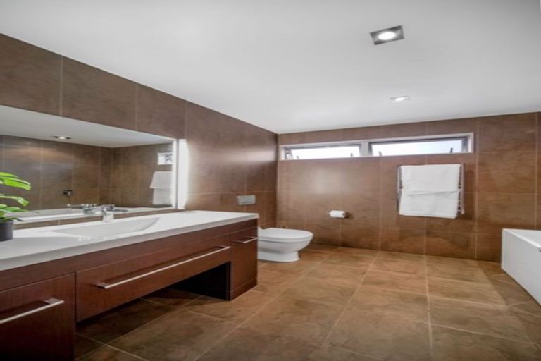 Photo of property in 1/36 Darren Crescent, Half Moon Bay, Auckland, 2012