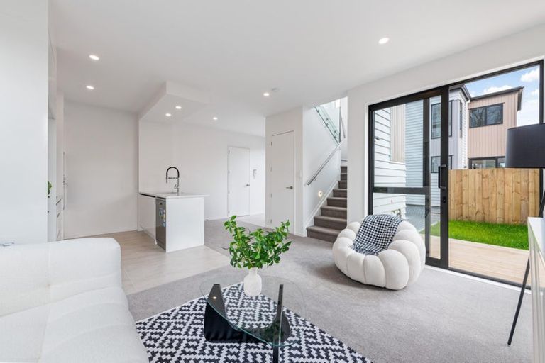 Photo of property in 8/535 Swanson Road, Ranui, Auckland, 0612