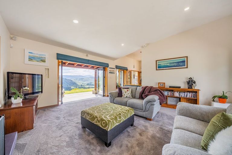 Photo of property in 58 Mt Marua Way, Timberlea, Upper Hutt, 5018