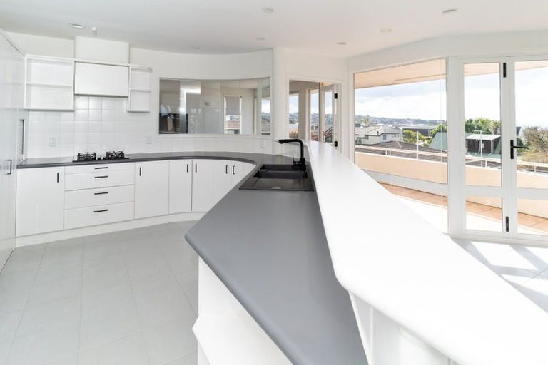 Photo of property in 1/2 Ocean View Road, Milford, Auckland, 0620