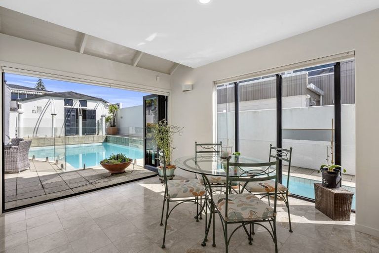 Photo of property in 2/15 Craig Road, Milford, Auckland, 0620