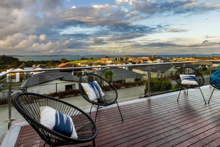 Photo of property in 37 Te Oneroa Way, Long Bay, Auckland, 0630