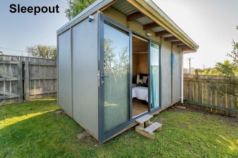 Photo of property in 35 Rauparaha Street, Waikanae Beach, Waikanae, 5036