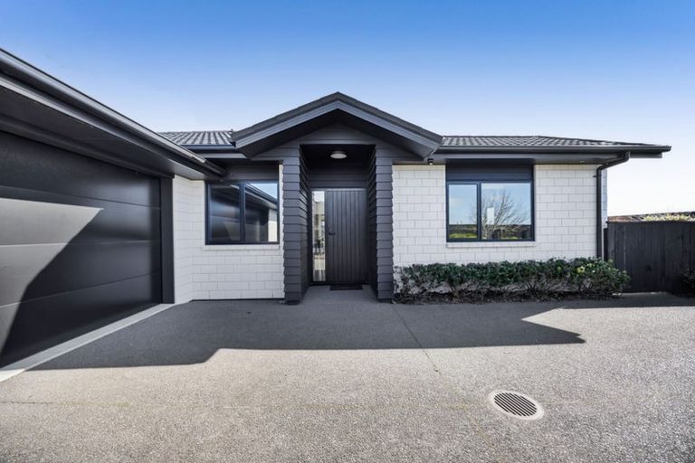 Photo of property in 5 Aheahea Way, Hurworth, New Plymouth, 4310