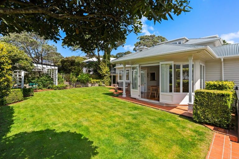 Photo of property in 43 Nicholson Road, Khandallah, Wellington, 6035