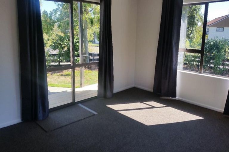 Photo of property in 60 Hillcrest Drive, Kelvin Grove, Palmerston North, 4414