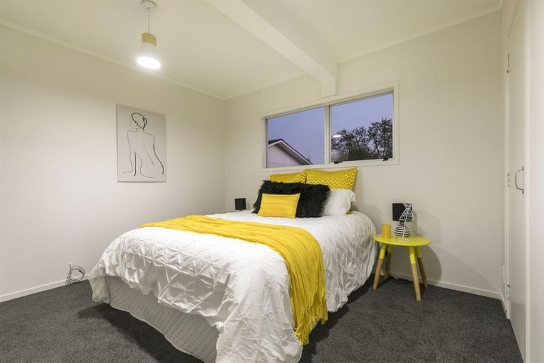 Photo of property in 37 Vina Place, Massey, Auckland, 0614