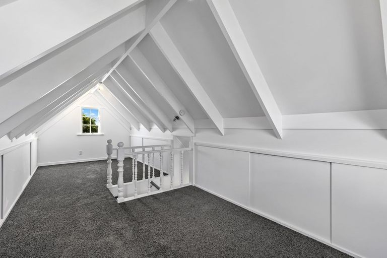 Photo of property in 5a Roslyn Terrace, Stanley Point, Auckland, 0624