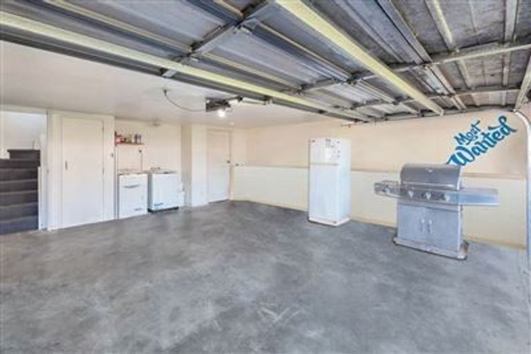 Photo of property in 11 Loughanure Place, Massey, Auckland, 0614