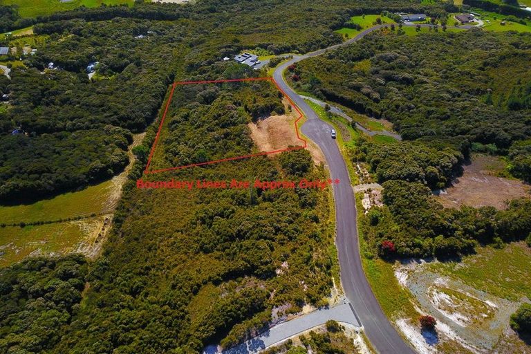 Photo of property in 124 Stratford Drive, Cable Bay, 0420