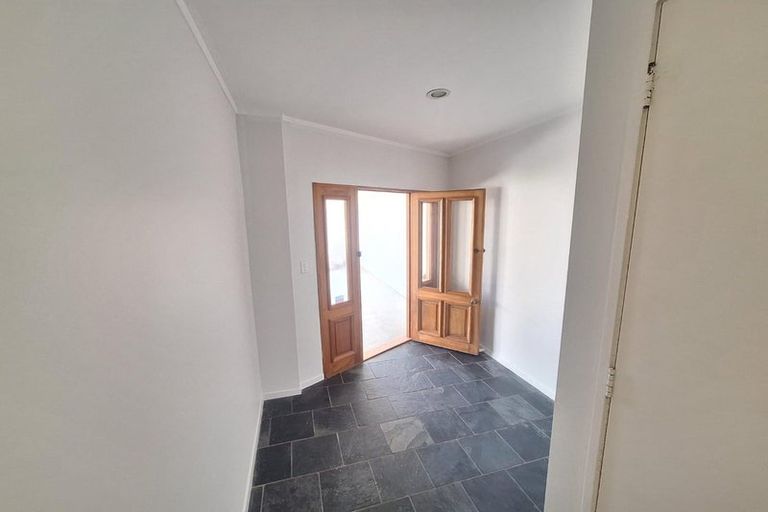 Photo of property in 1/1 Takutai Avenue, Bucklands Beach, Auckland, 2012