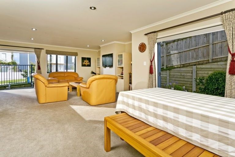 Photo of property in 20 Sonoma Crescent, Oteha, Auckland, 0632