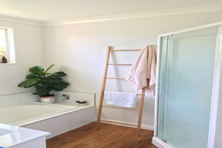 Photo of property in 113 Kahu Road, Paremata, Porirua, 5024