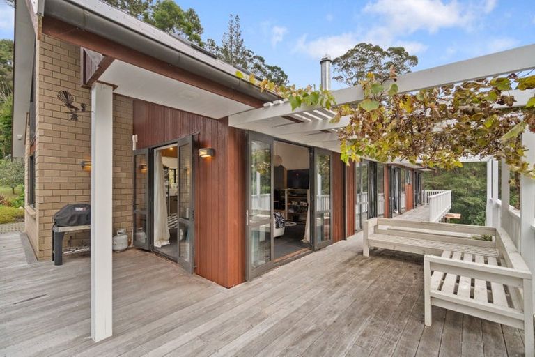 Photo of property in 140 Shaw Road, Oratia, Auckland, 0604