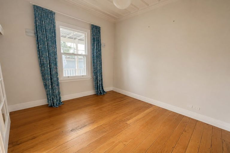 Photo of property in 145 Simpson Road, Henderson Valley, Auckland, 0614
