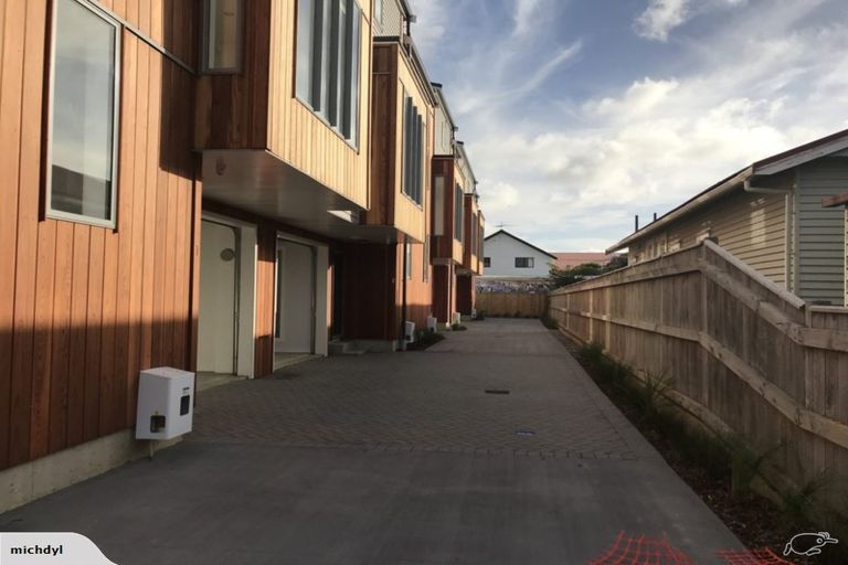 Photo of property in 3/121 Rongotai Road, Kilbirnie, Wellington, 6022