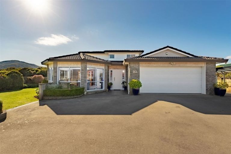 Photo of property in 313 Maungaraki Road, Maungaraki, Lower Hutt, 5010