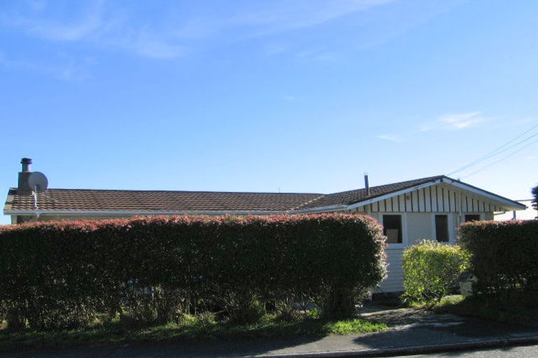 Photo of property in 3 Beverley Grove, Paparangi, Wellington, 6037