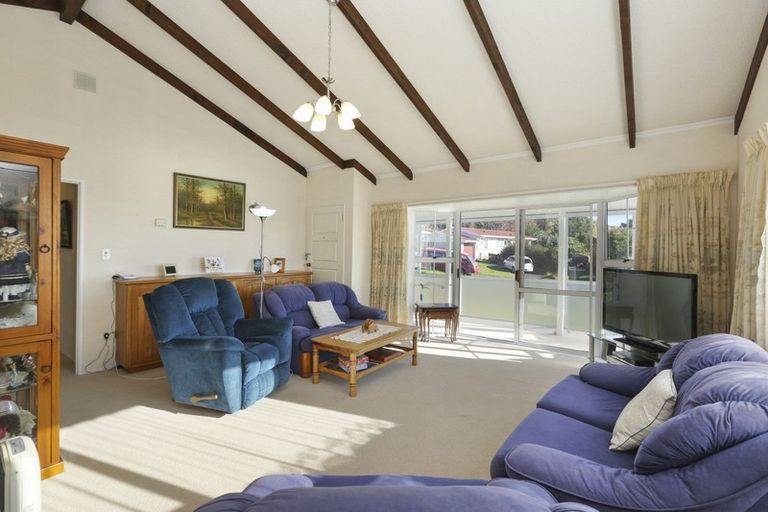 Photo of property in 28 Riversdale Drive, Merrilands, New Plymouth, 4312