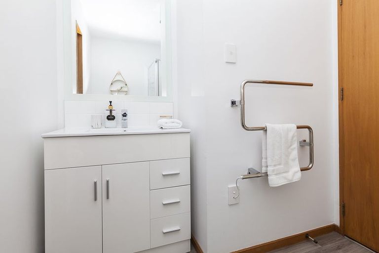 Photo of property in 4/4 Broadbent Street, Riccarton, Christchurch, 8041