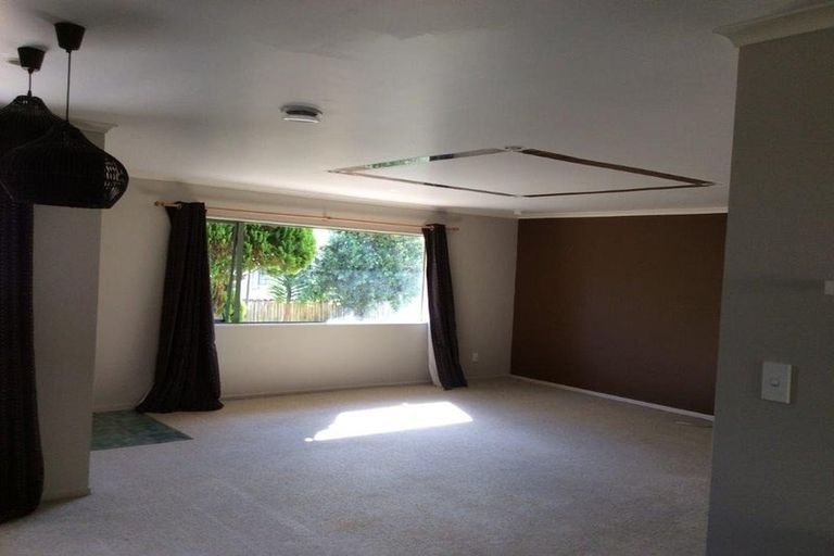 Photo of property in 2 Baltic Place, Goodwood Heights, Auckland, 2105