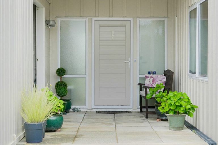 Photo of property in 115 Field Way, Waikanae Beach, Waikanae, 5036