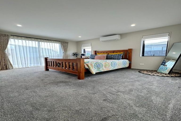 Photo of property in 8 Pakaraka Drive, Papakura, 2110