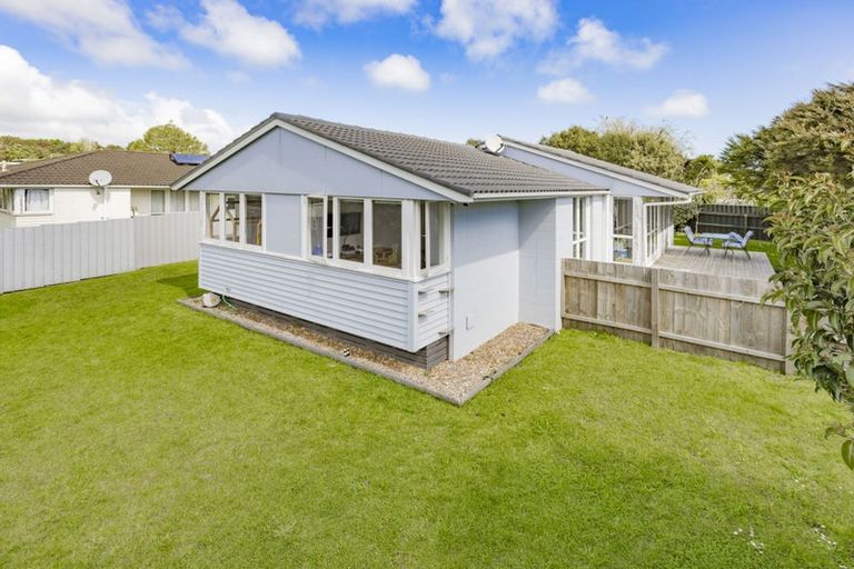 Photo of property in 17 Hamilton Drive, Waiuku, 2123