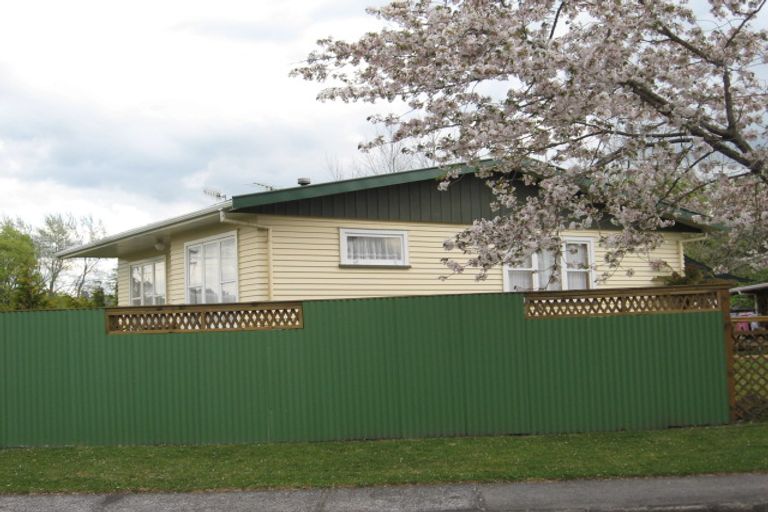 Photo of property in 2 Clyde Street, Utuhina, Rotorua, 3015