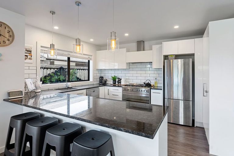 Photo of property in 53 Waipunahau Road, Waikanae, 5036