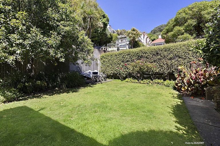 Photo of property in Anscombe Apartments, 212 Oriental Parade, Oriental Bay, Wellington, 6011