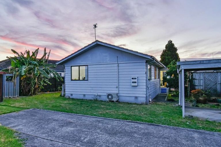 Photo of property in 2/12 Taitimu Drive, Weymouth, Auckland, 2103