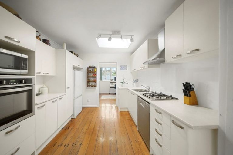 Photo of property in 1/9 Luplau Crescent, Cockle Bay, Auckland, 2014