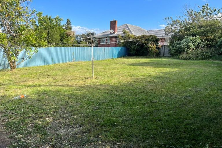 Photo of property in 57 Yeovil Road, Te Atatu Peninsula, Auckland, 0610