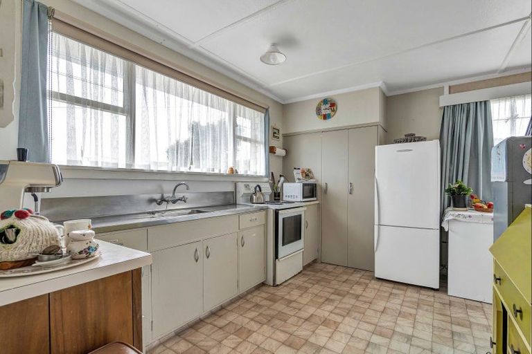Photo of property in 1 Graham Street, Eltham, 4322