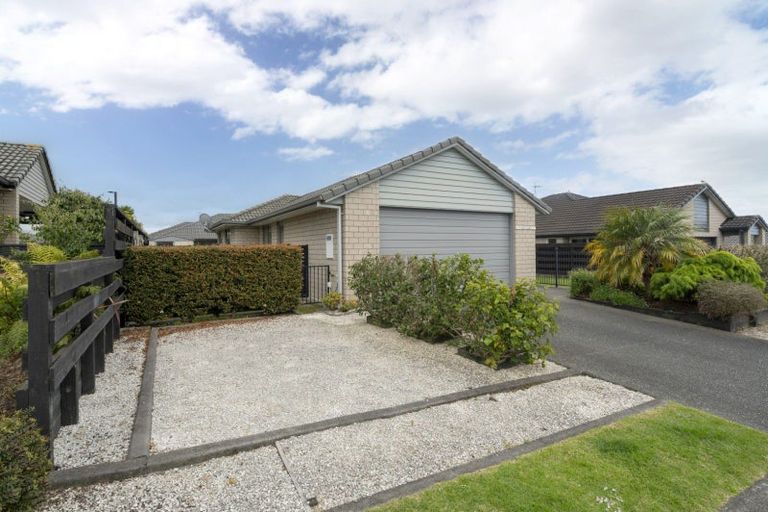 Photo of property in 2 Vista Close, Omokoroa, 3114