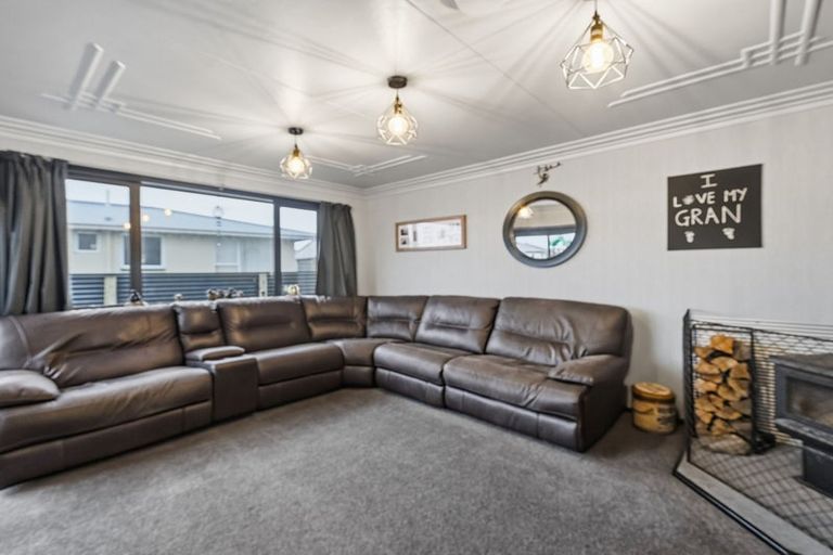 Photo of property in 215 Mcquarrie Street, Kingswell, Invercargill, 9812