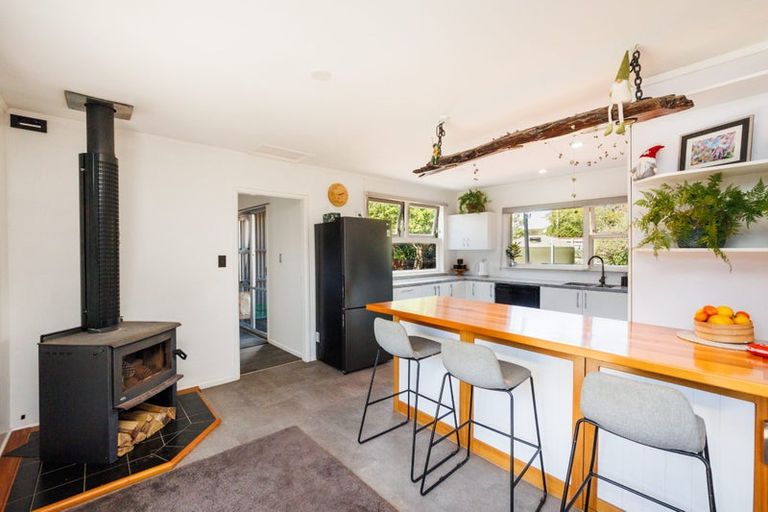 Photo of property in 11 Koura Street, Tangimoana, 4822