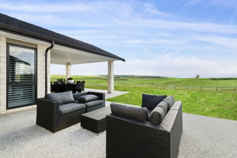 Photo of property in 80 Ewen Place, Karaka, Papakura, 2580