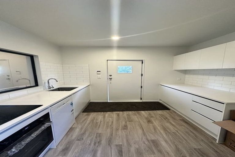 Photo of property in 17 Sun Place, Henderson, Auckland, 0612