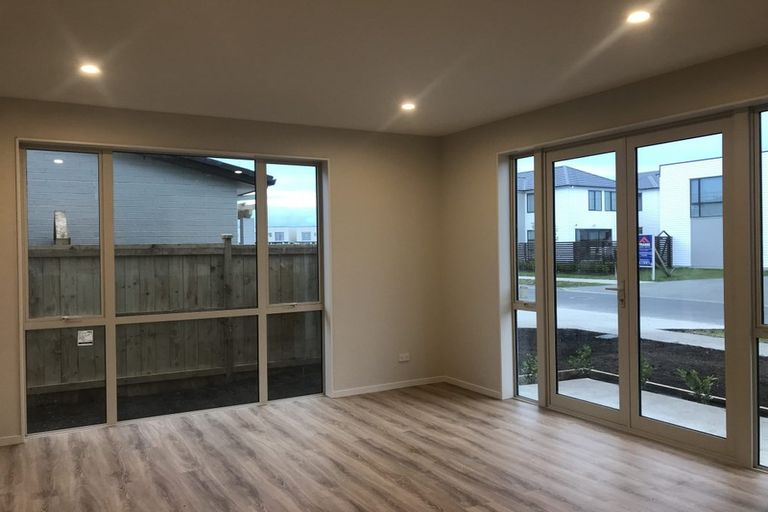 Photo of property in 23 Karokaro Road, Takanini, 2112