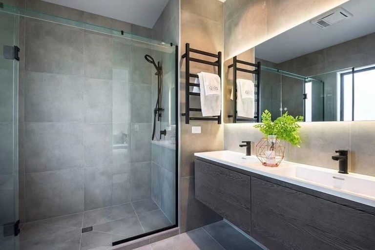 Photo of property in 20 Mina Way, Browns Bay, Auckland, 0630