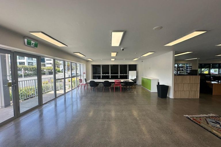 Photo of property in 1/415 Great South Road, Opaheke, Papakura, 2113