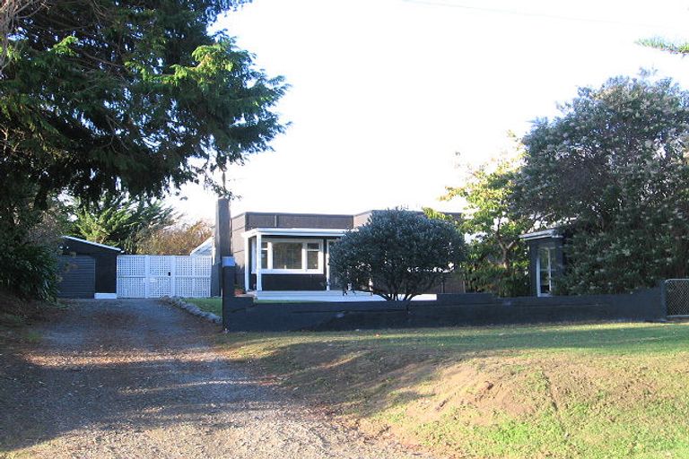 Photo of property in 31 Hemara Street, Waikanae Beach, Waikanae, 5036