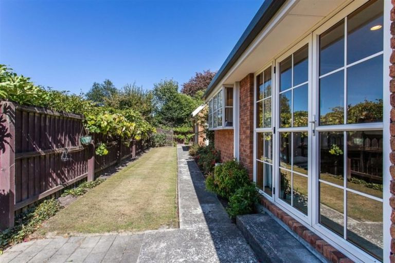 Photo of property in 15 Tavistock Place, Russley, Christchurch, 8042