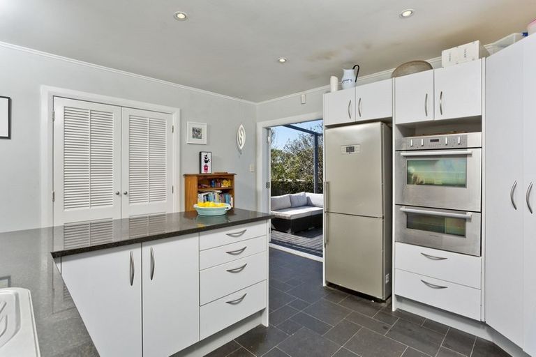 Photo of property in 21 Roberts Avenue, Bayswater, Auckland, 0622