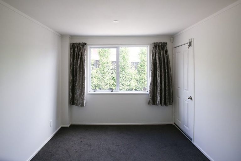 Photo of property in 2/26 Sunnyhill Crescent, Sunnyhills, Auckland, 2010